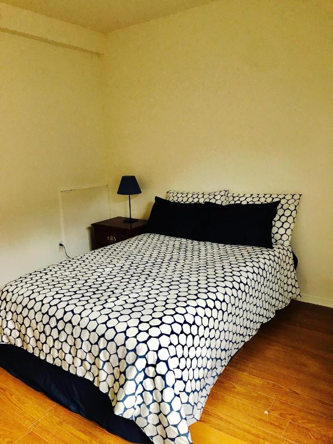 Stylish Apartment: Comfortable In The Golden Square Mile *