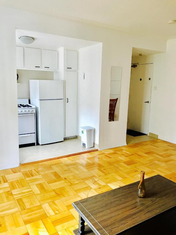 Stylish Apartment: Comfortable In The Golden Square Mile Apartment *