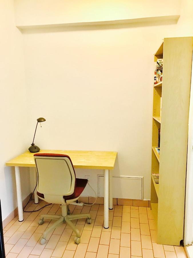 Stylish Apartment: Comfortable In The Golden Square Mile