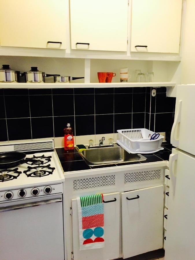 Stylish Apartment: Comfortable In The Golden Square Mile * Montreal