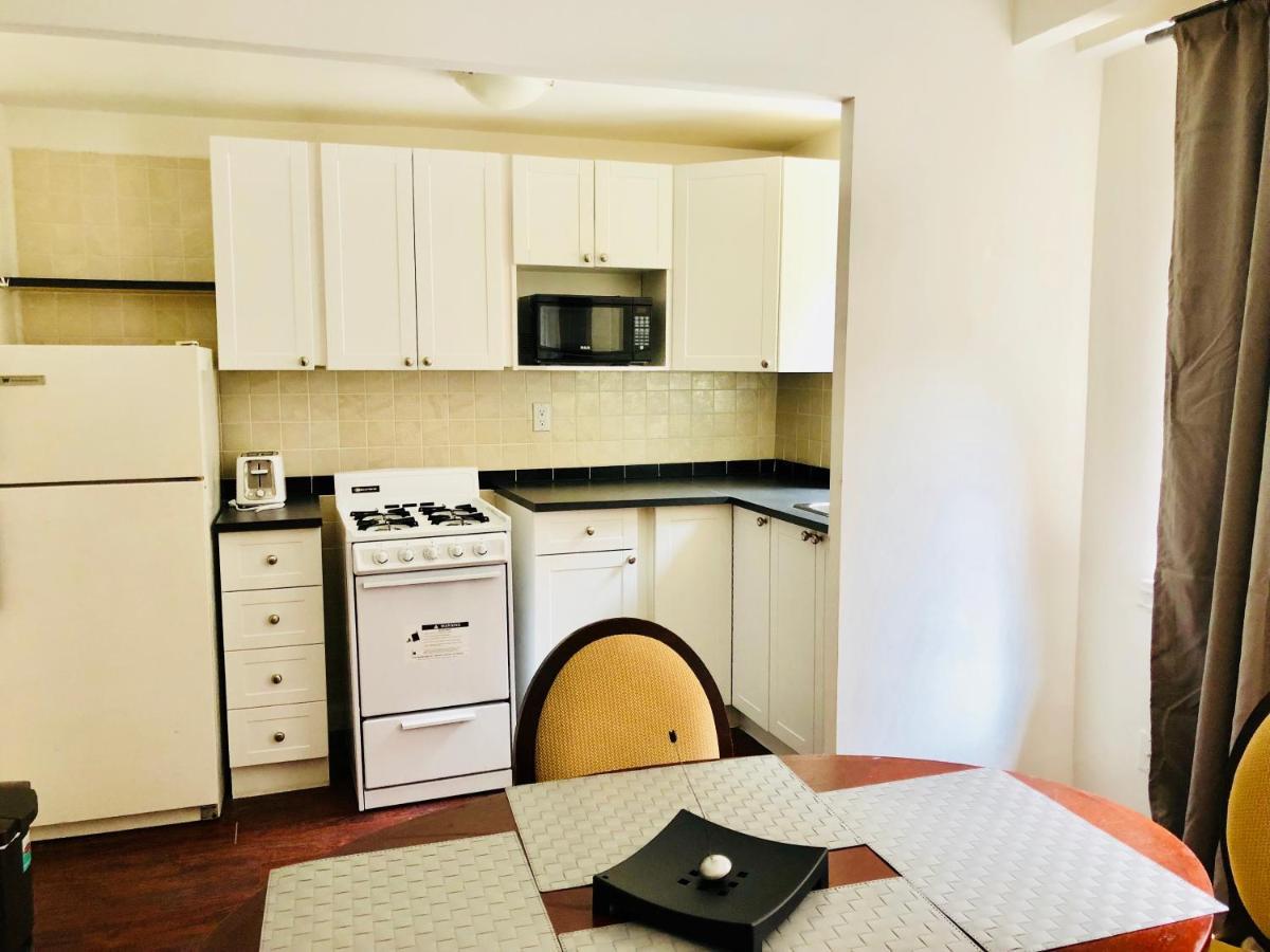 Stylish Apartment: Comfortable In The Golden Square Mile Apartment *