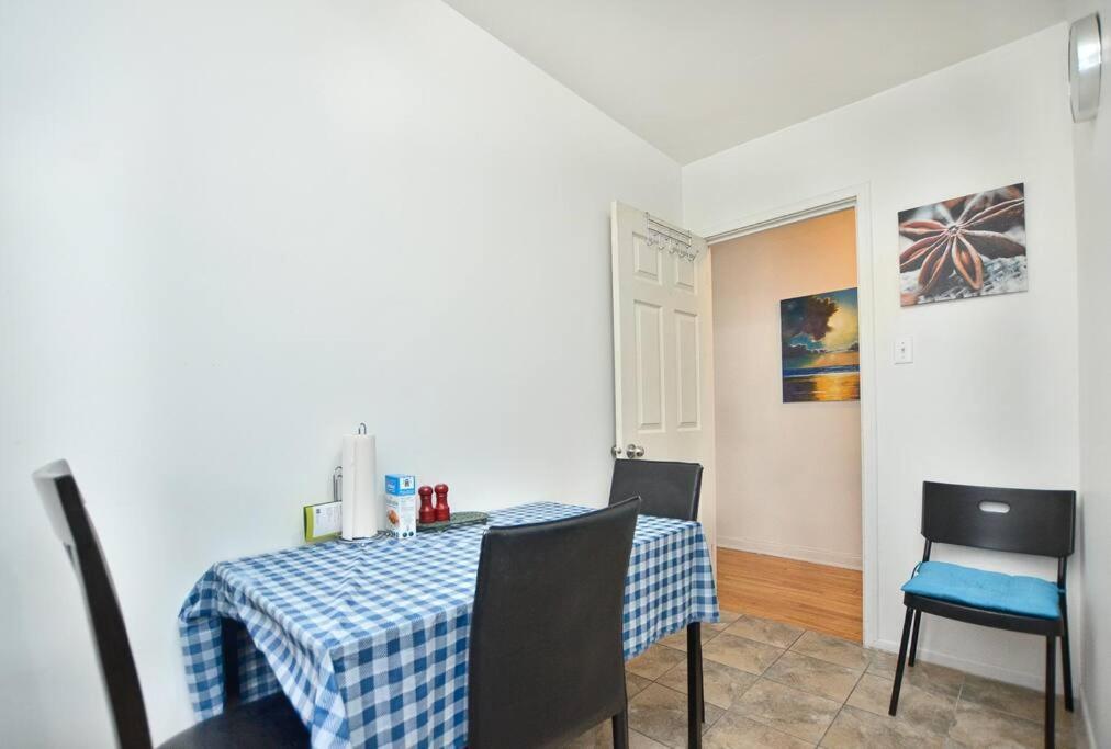 Coquette 3.5 Pour 4 Personnes * Montreal