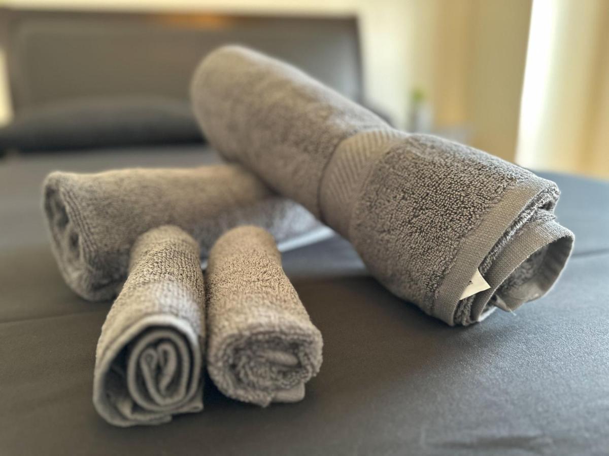 Luxury 5-bed + Pool Table: 5 Min From Jarry Metro *
