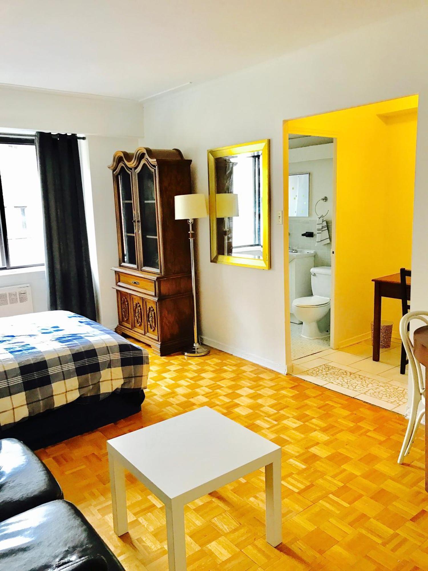 Stylish Apartment: Comfortable In The Golden Square Mile