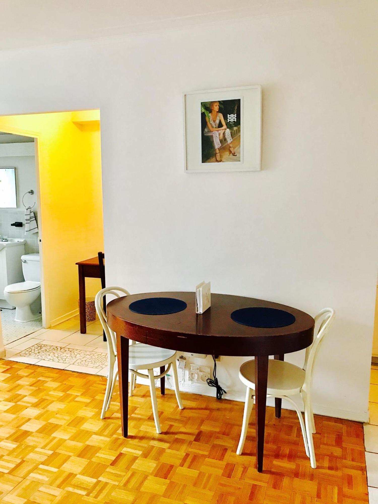 Apartment Stylish Apartment: Comfortable In The Golden Square Mile