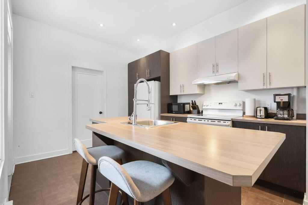 Stylish 1bedroom / 1bathroom In Plateau Mont-royal Apartment *