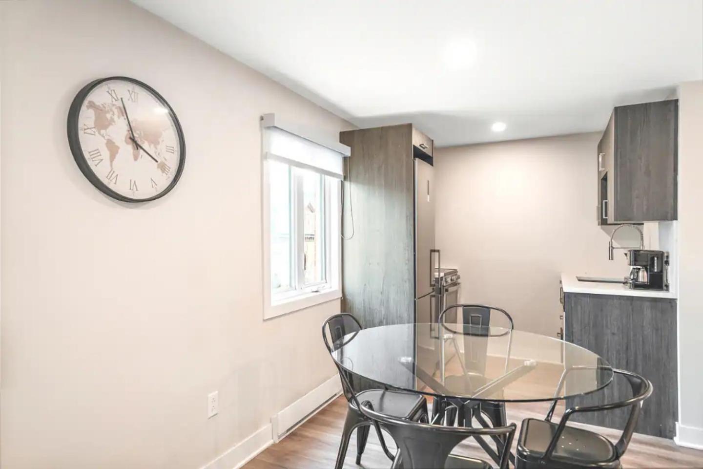 Duplex 6 Bedrooms In Heart Of Plateau Mont-royal *
