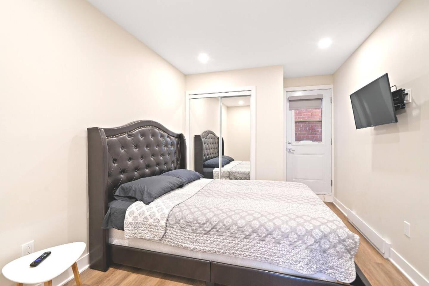 Duplex 6 Bedrooms In Heart Of Plateau Mont-royal Apartment Montreal