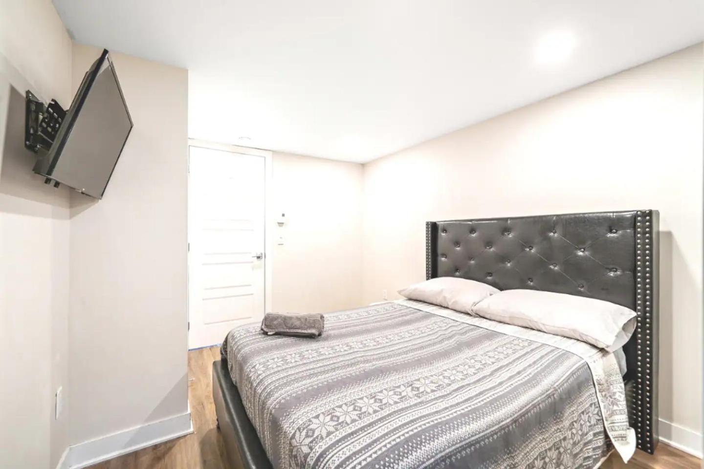 Duplex 6 Bedrooms In Heart Of Plateau Mont-royal Apartment