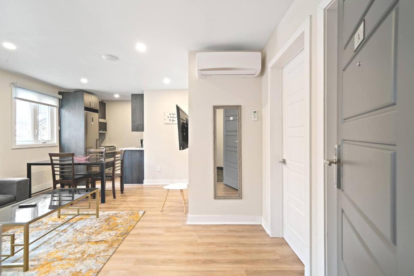 Duplex 6 Bedrooms In Heart Of Plateau Mont-royal * Montreal