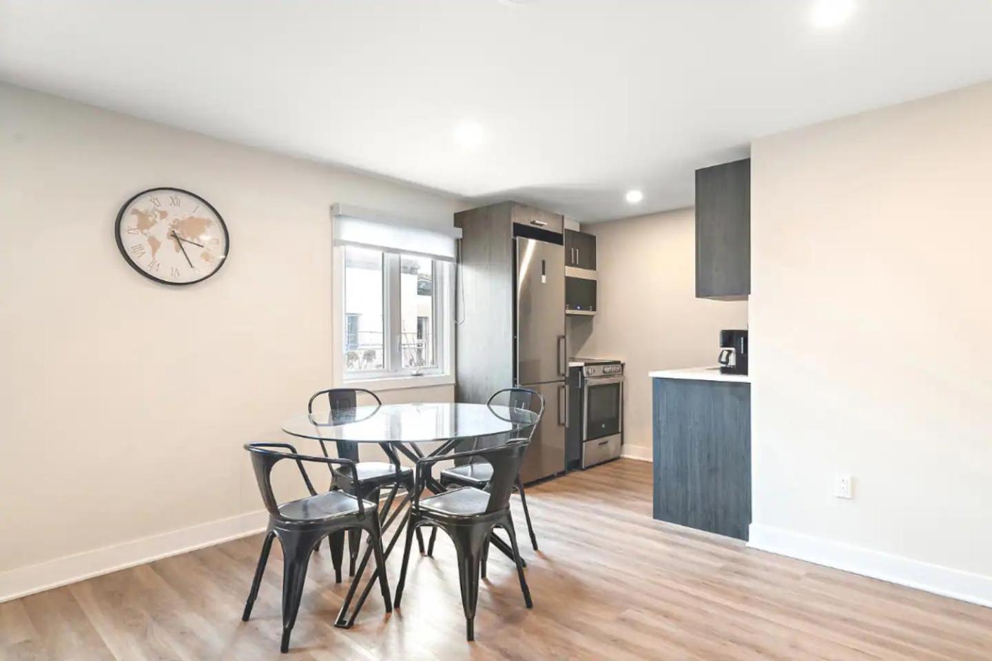 Duplex 6 Bedrooms In Heart Of Plateau Mont-royal