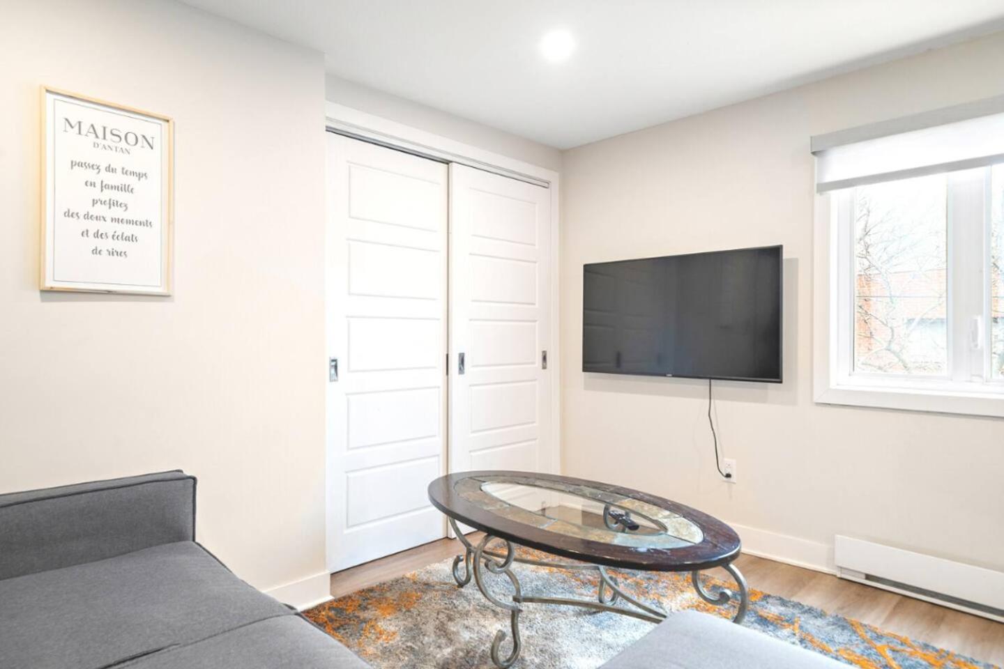 Duplex 6 Bedrooms In Heart Of Plateau Mont-royal *