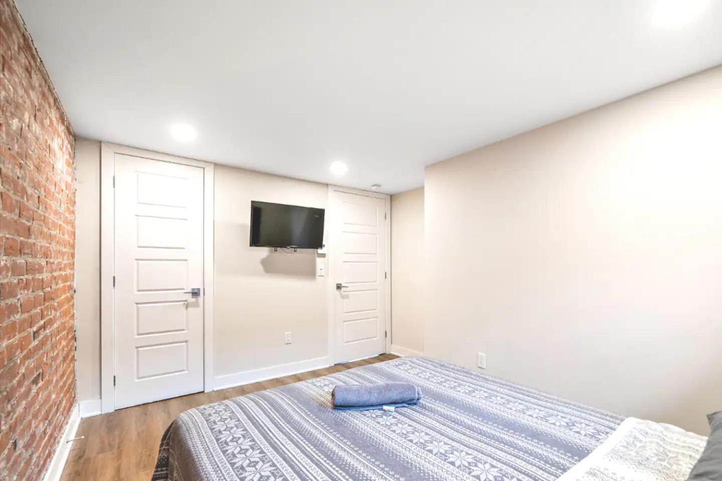 Duplex 6 Bedrooms In Heart Of Plateau Mont-royal Apartment *