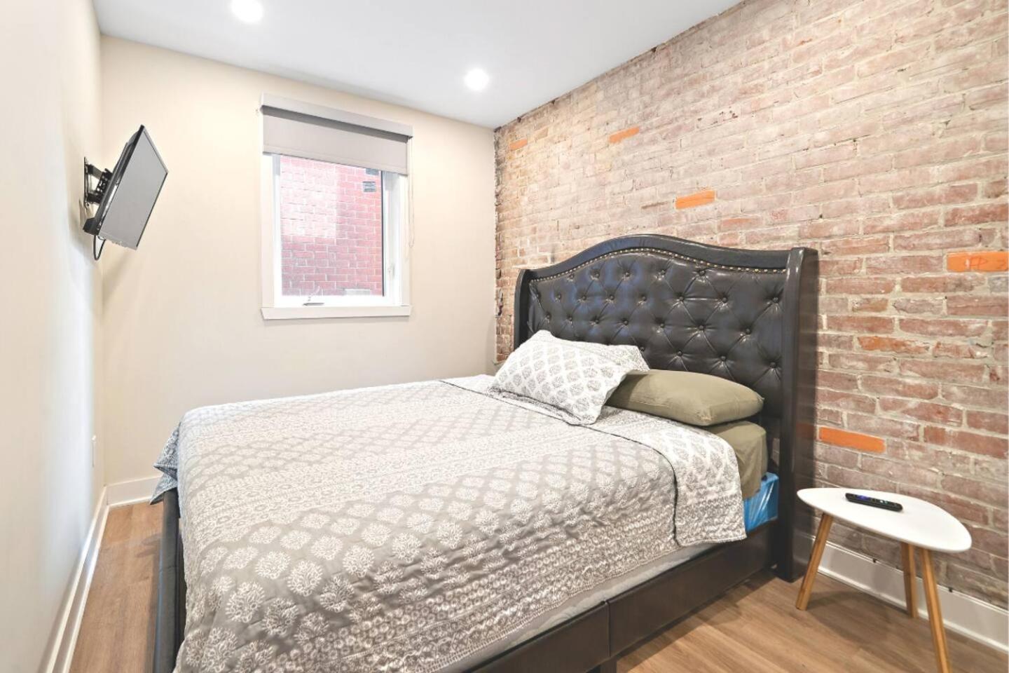 Apartment Duplex 6 Bedrooms In Heart Of Plateau Mont-royal Montreal