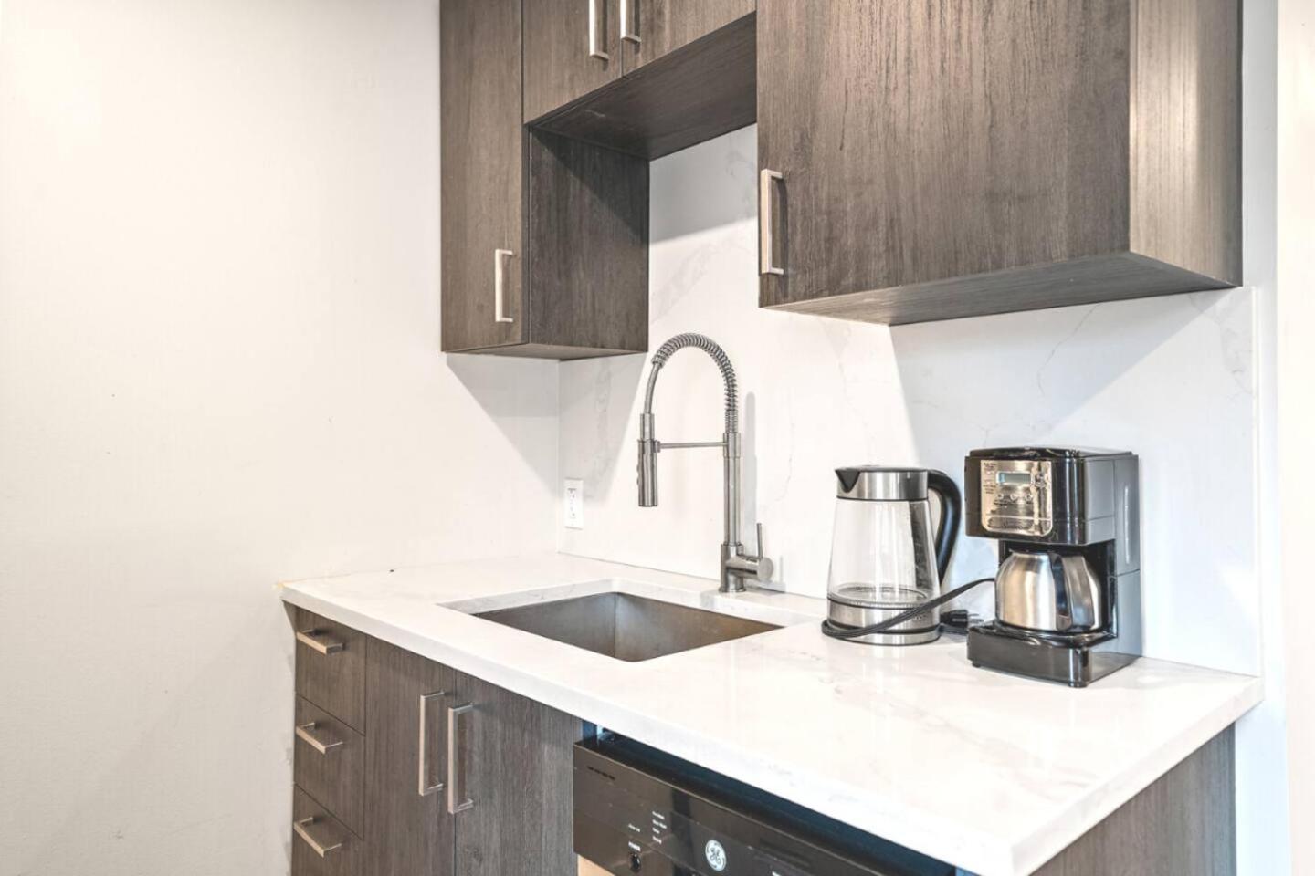 Apartment Duplex 6 Bedrooms In Heart Of Plateau Mont-royal
