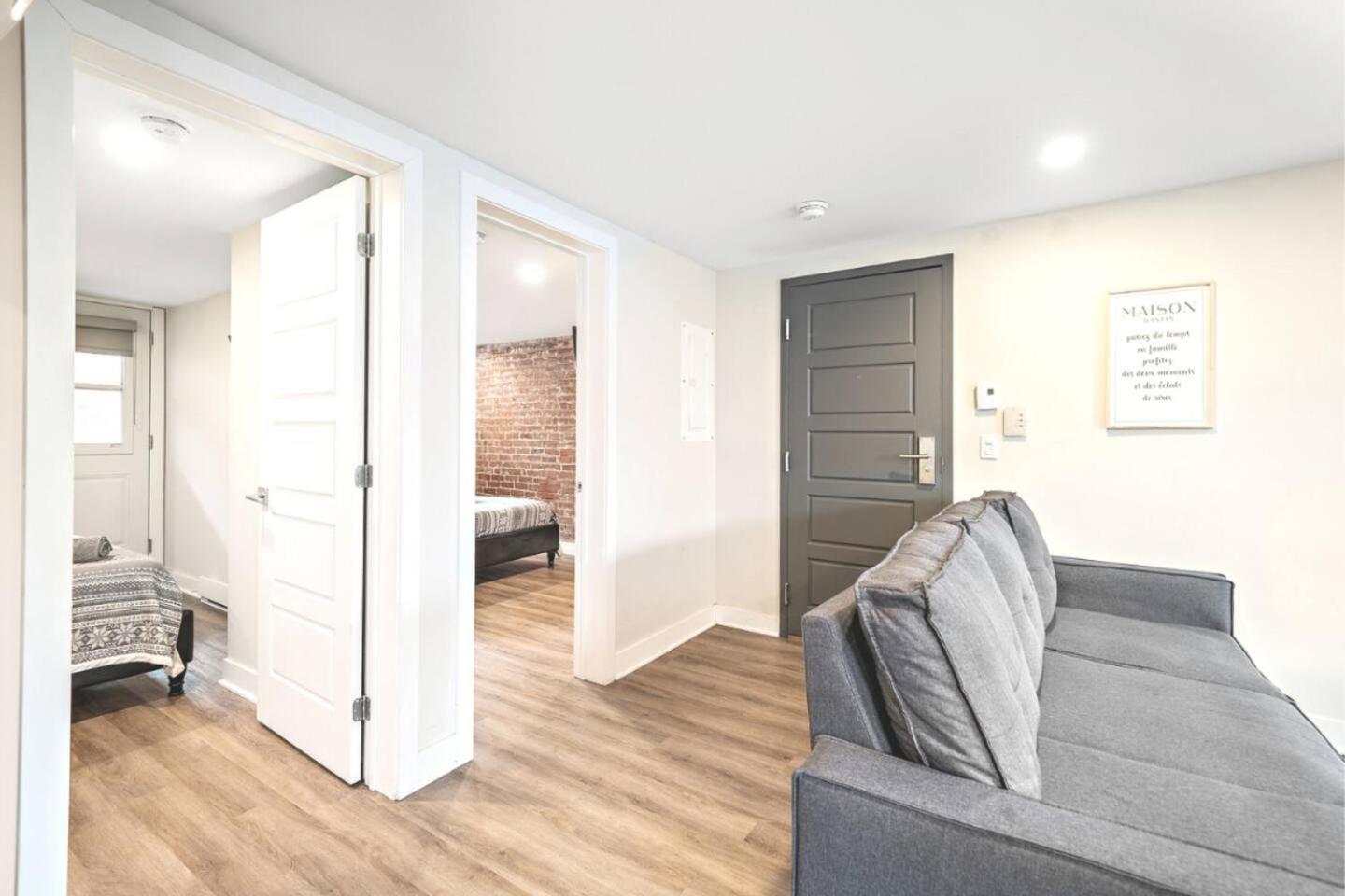Duplex 6 Bedrooms In Heart Of Plateau Mont-royal * Montreal