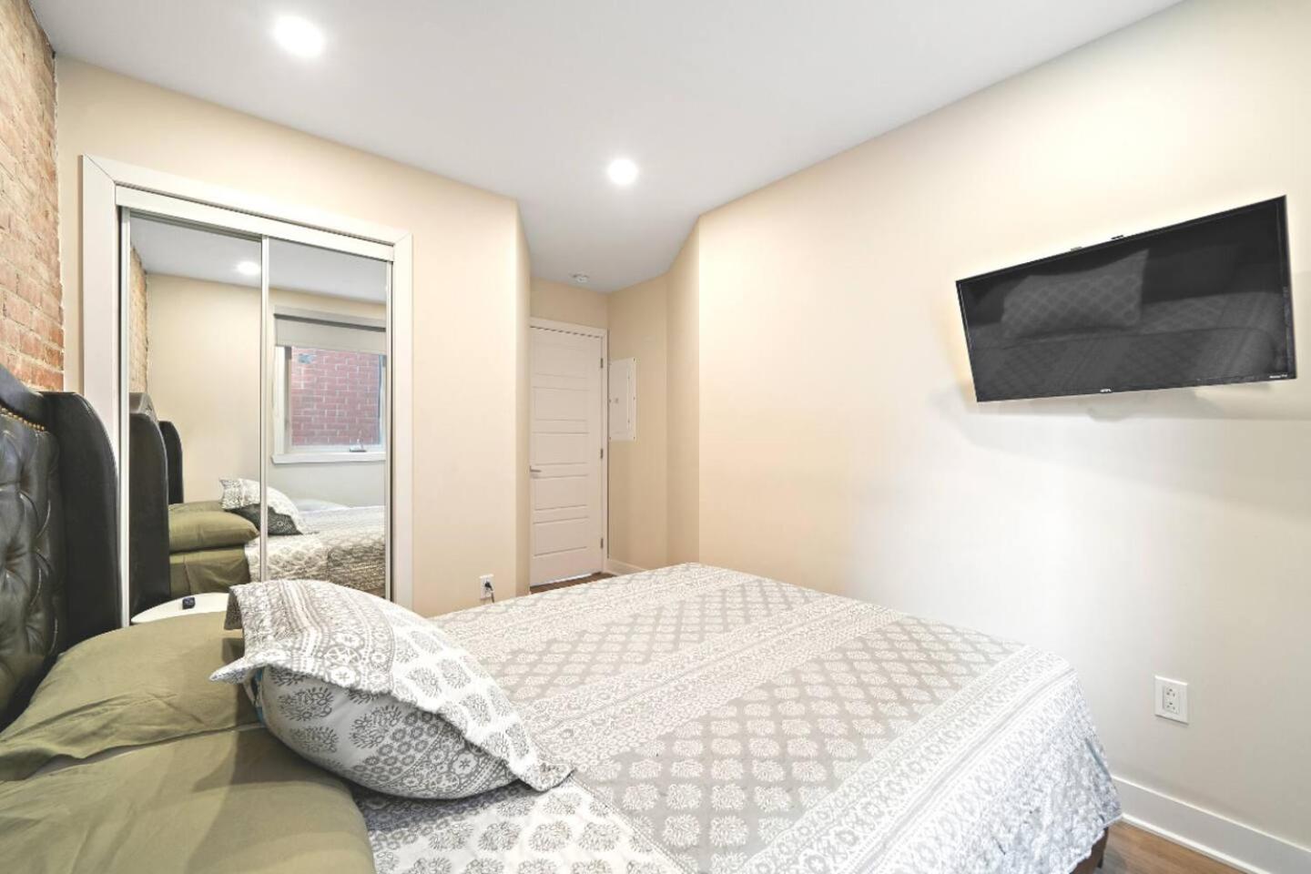 Duplex 6 Bedrooms In Heart Of Plateau Mont-royal