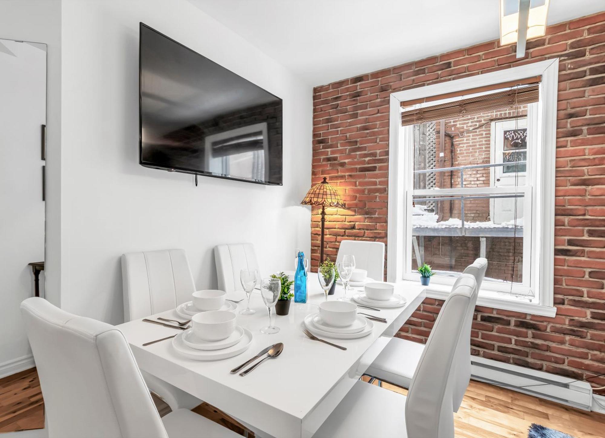 Duplex For Group Stay_mont-royal Holiday home *
