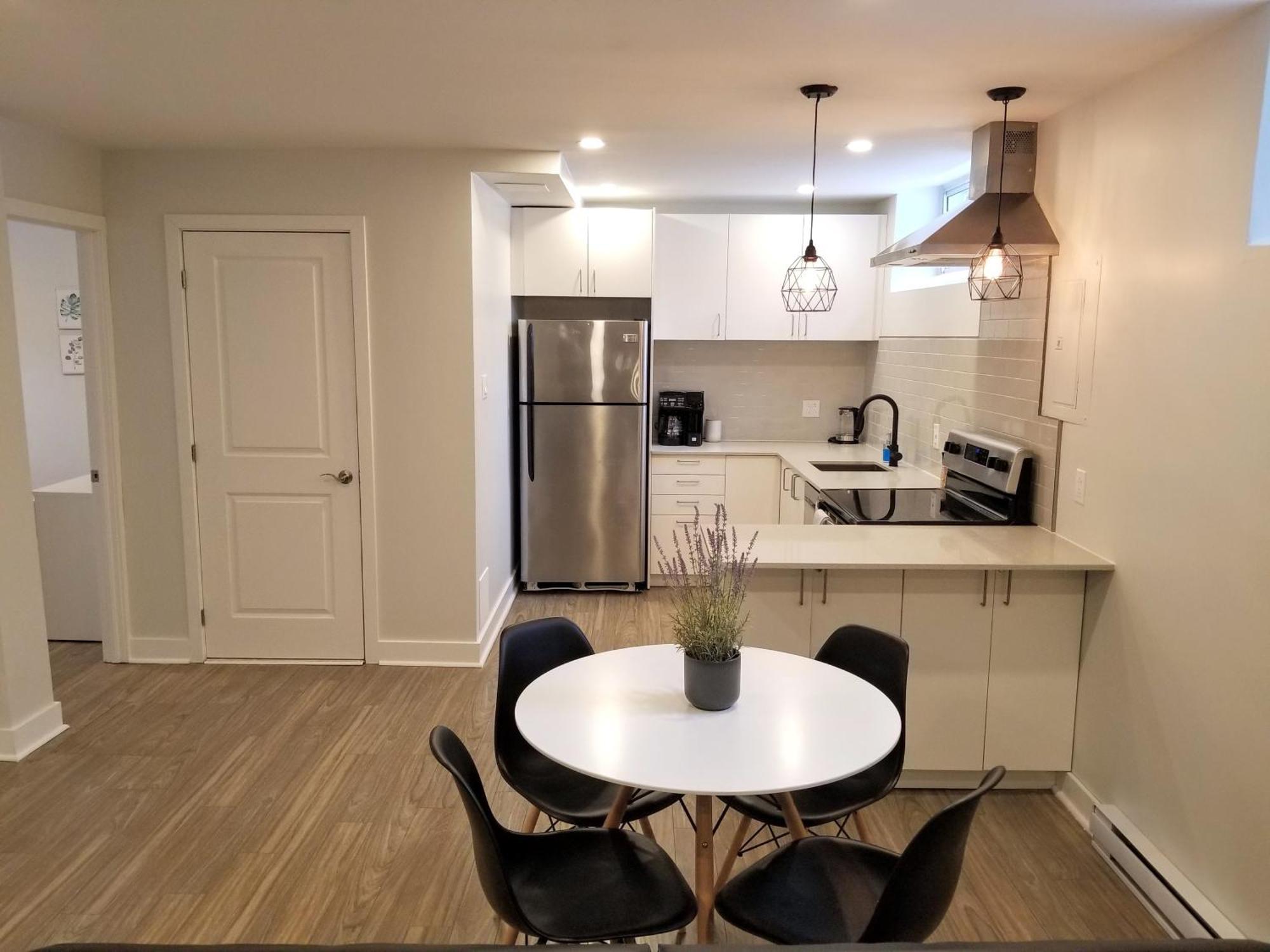 Modern And Spacious 2 Bedroom In Apartment