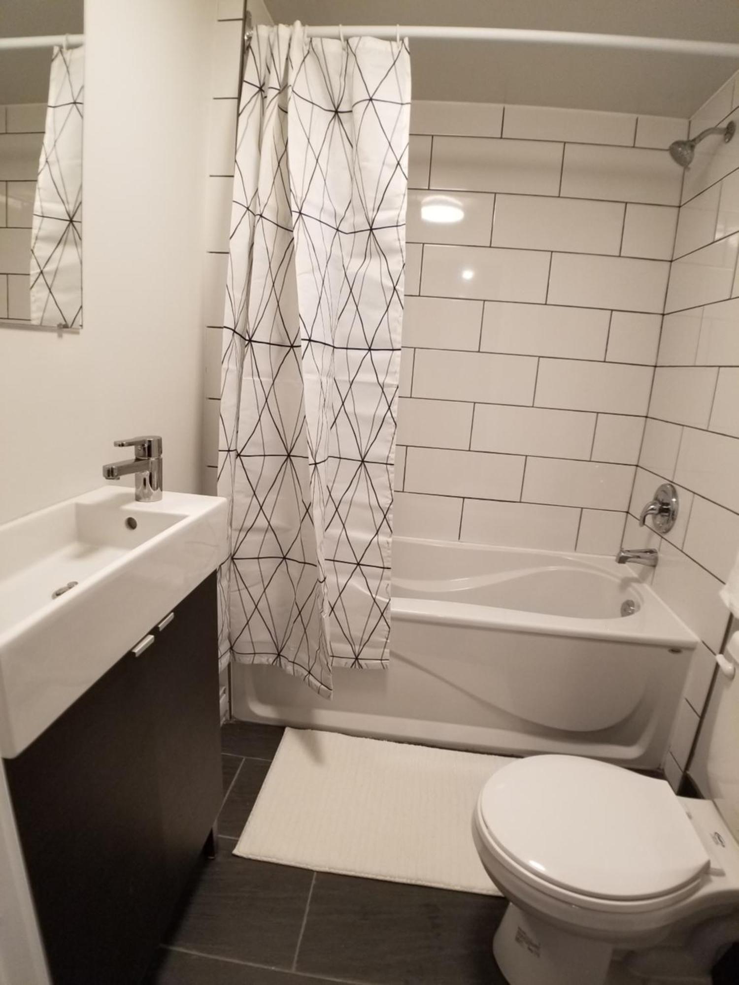 Modern And Spacious 2 Bedroom In Apartment