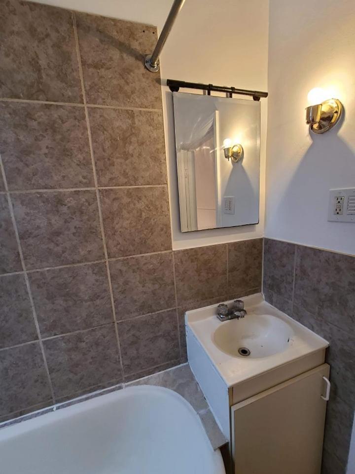Homestay 400$/week // B // Full Kitchen Montreal