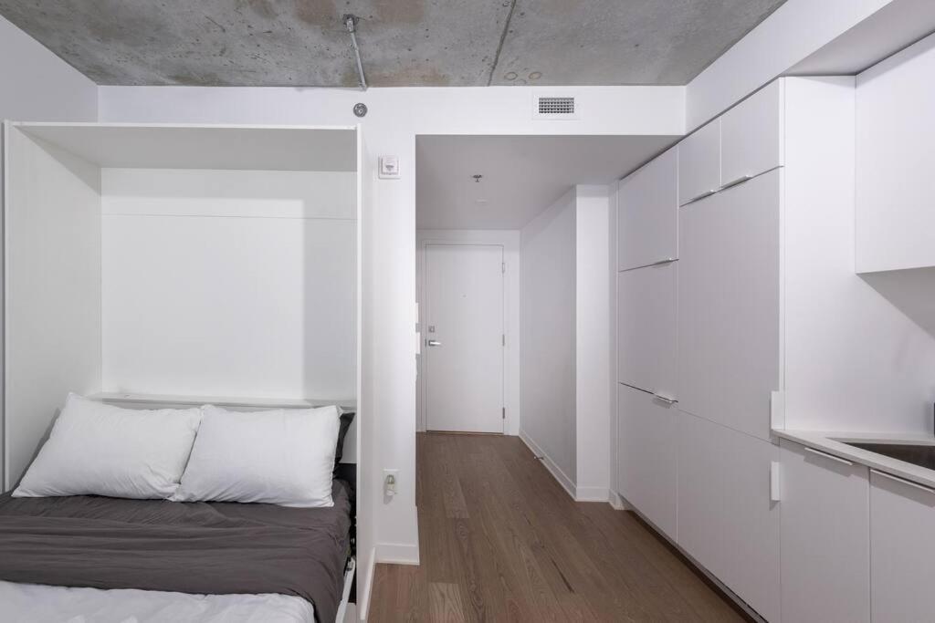 Furnished With Balcony - Downtown #311784 Apartment Montreal