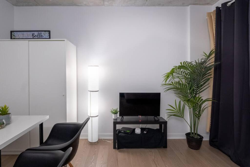 Furnished With Balcony - Downtown #311784 Apartment Montreal