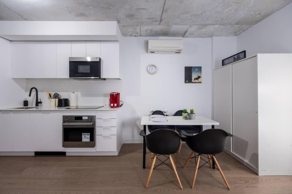 Furnished With Balcony - Downtown #311784 Apartment Montreal
