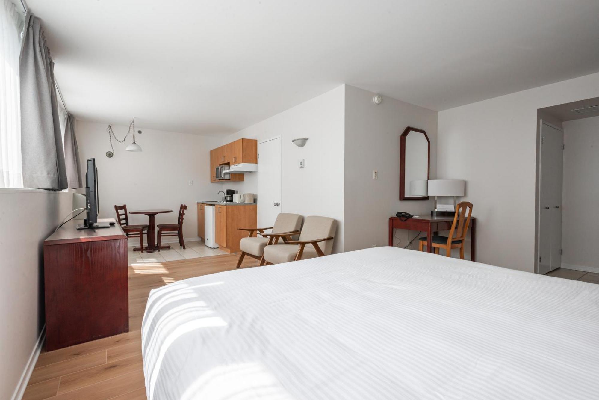 Les Labelle Hotel Montreal