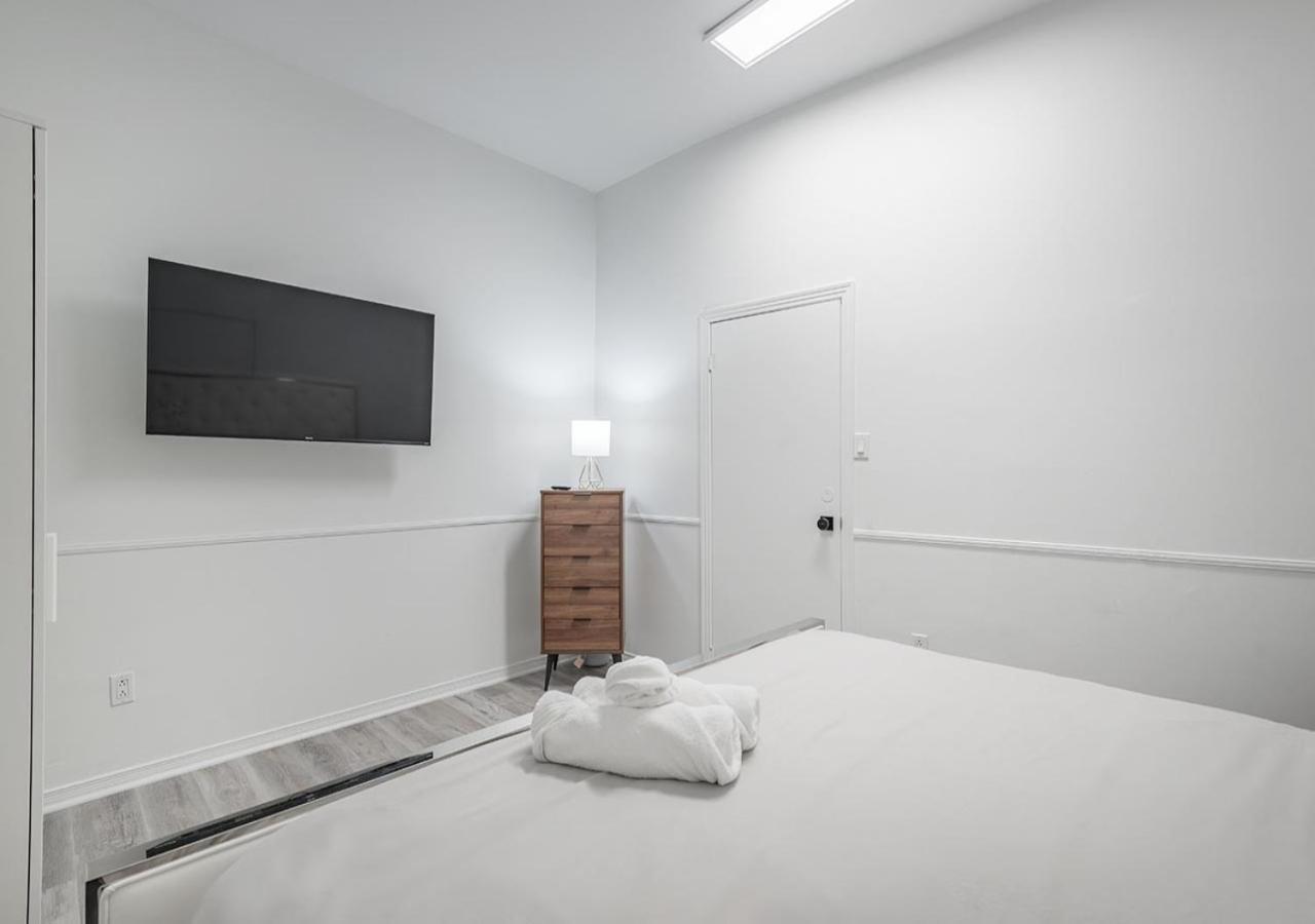 Apartment Luxurious 3bd In Heart Of Downtown Free Parking On-site 5 Min Walk To Bell Center *