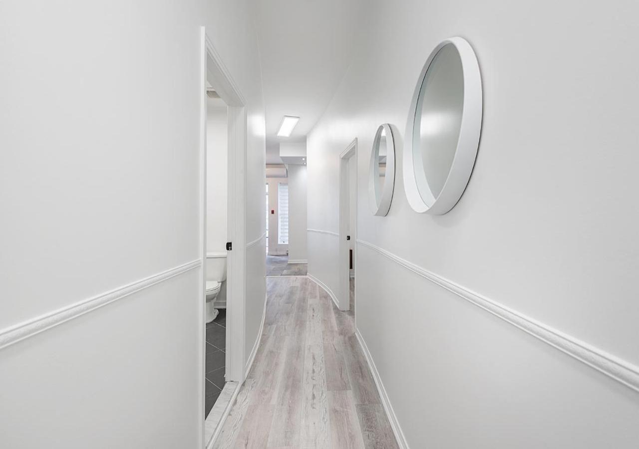 Luxurious 3bd In Heart Of Downtown Free Parking On-site 5 Min Walk To Bell Center * Montreal