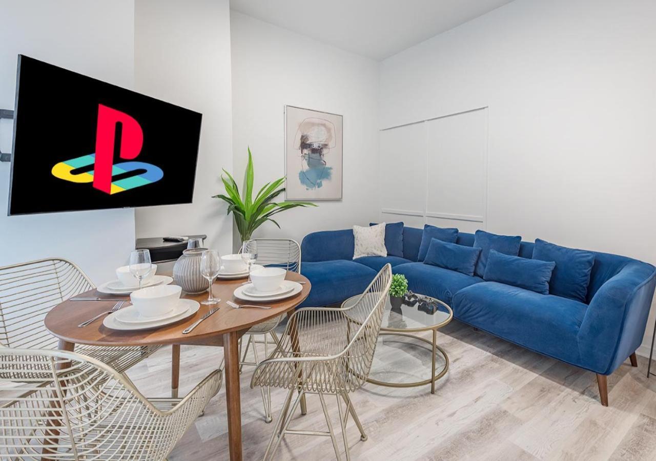 Luxurious 3bd In Heart Of Downtown Free Parking On-site 5 Min Walk To Bell Center Apartment Montreal