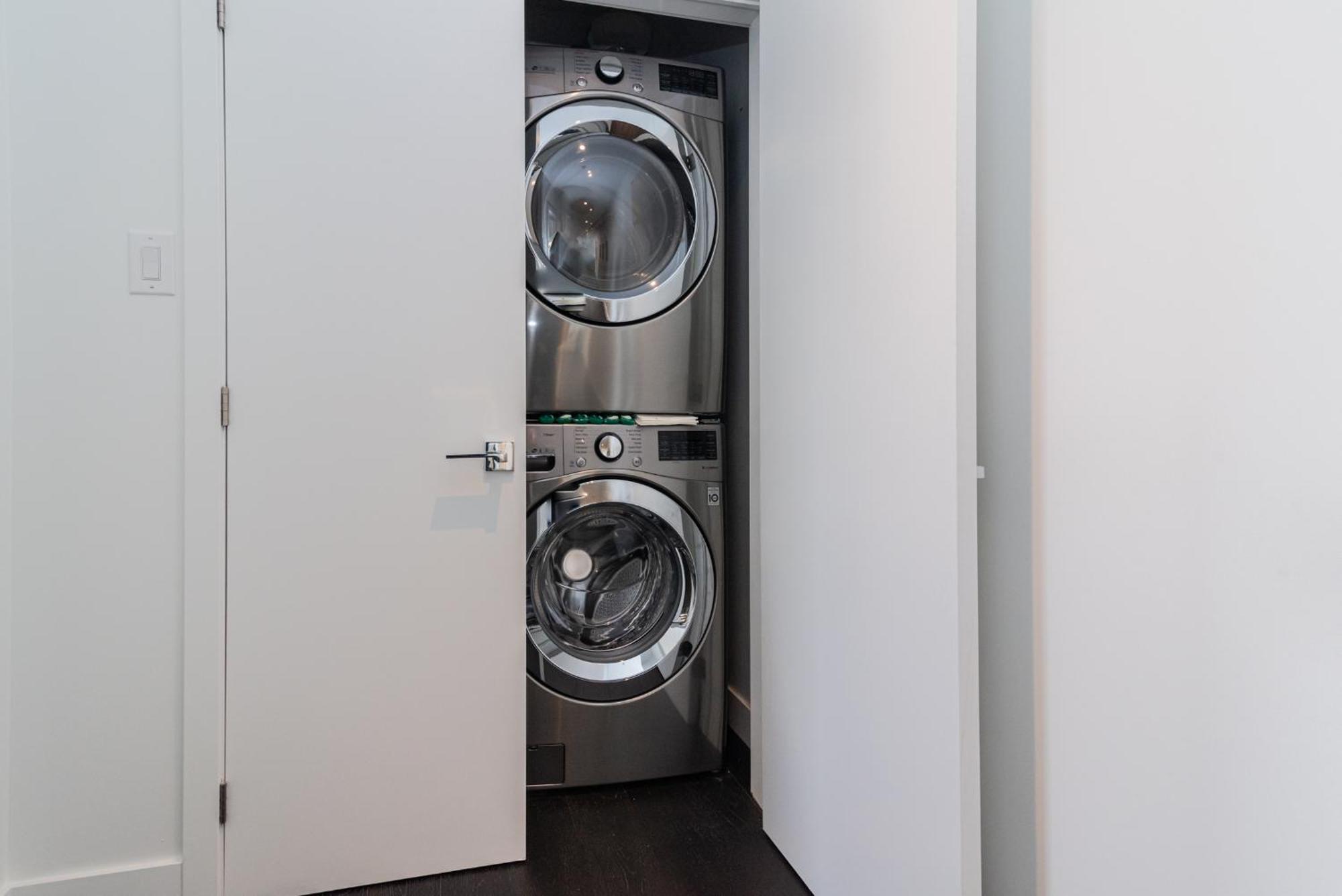 Le Se7t Penthouses Apartment Montreal