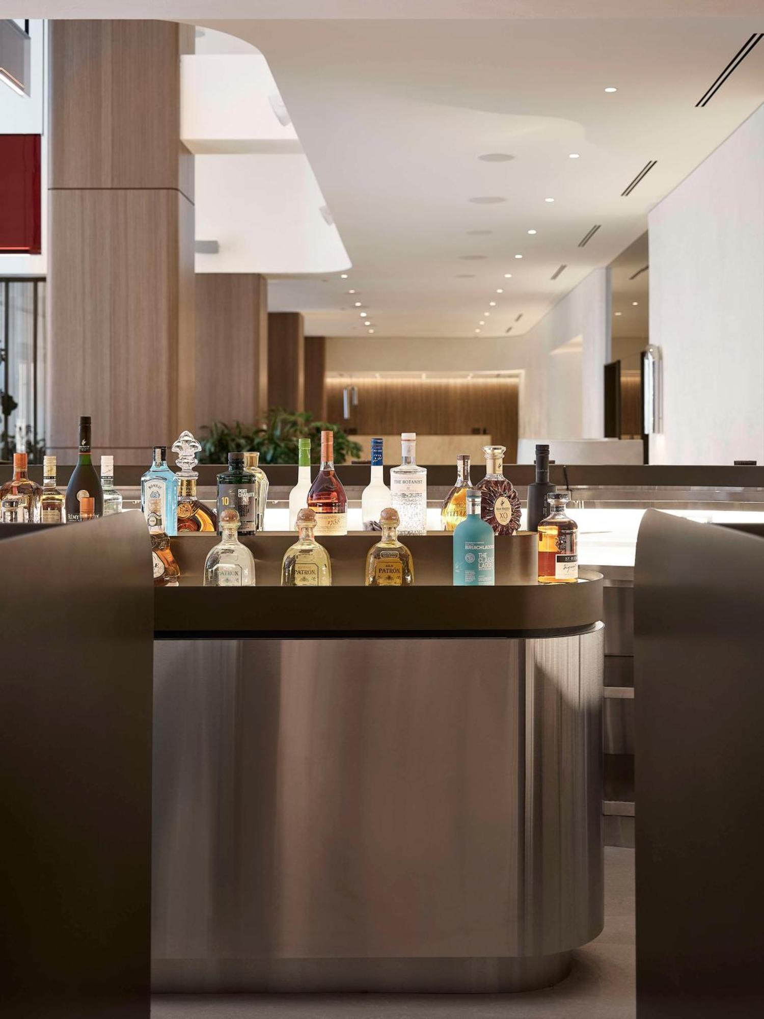 Hotel Vogue Downtown, Curio Collection By Hilton Montreal