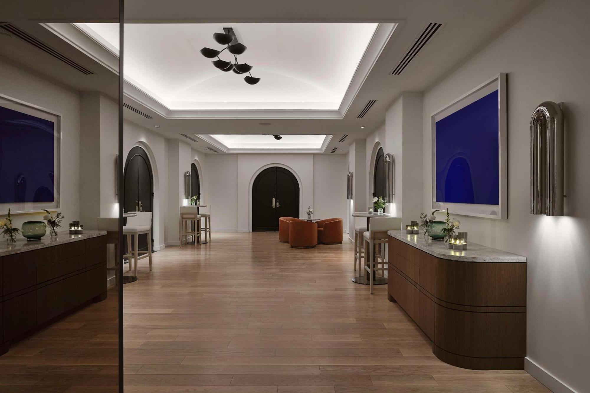 Vogue Downtown, Curio Collection By Hilton Hotel
