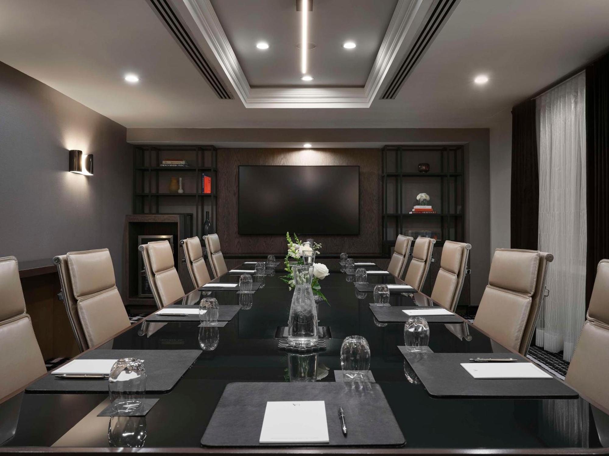 Vogue Downtown, Curio Collection By Hilton 4*