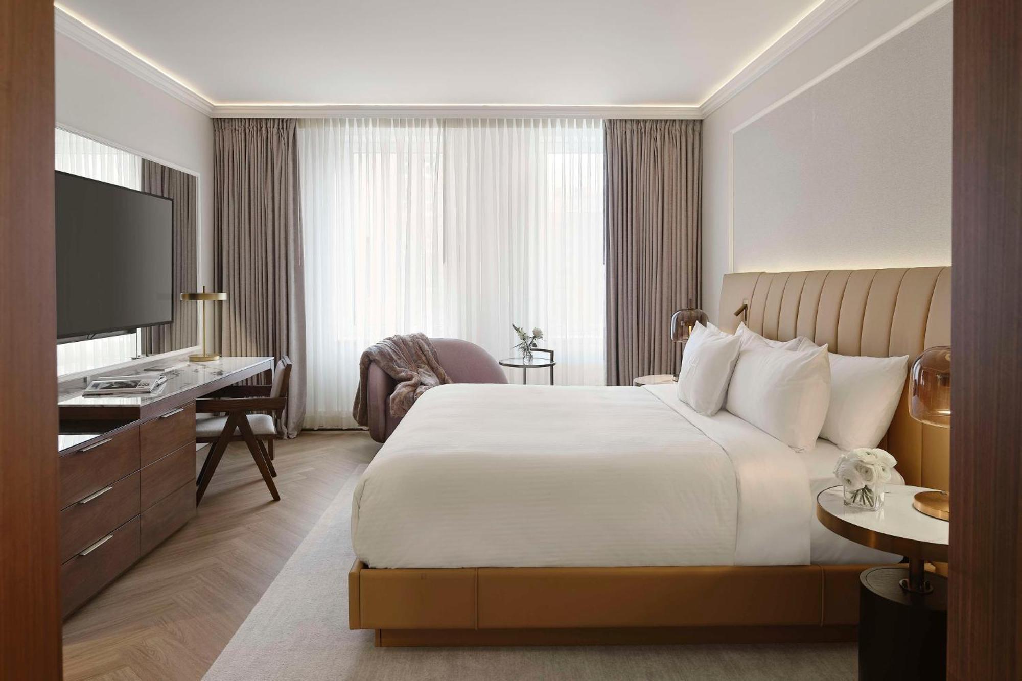 Vogue Downtown, Curio Collection By Hilton Hotel