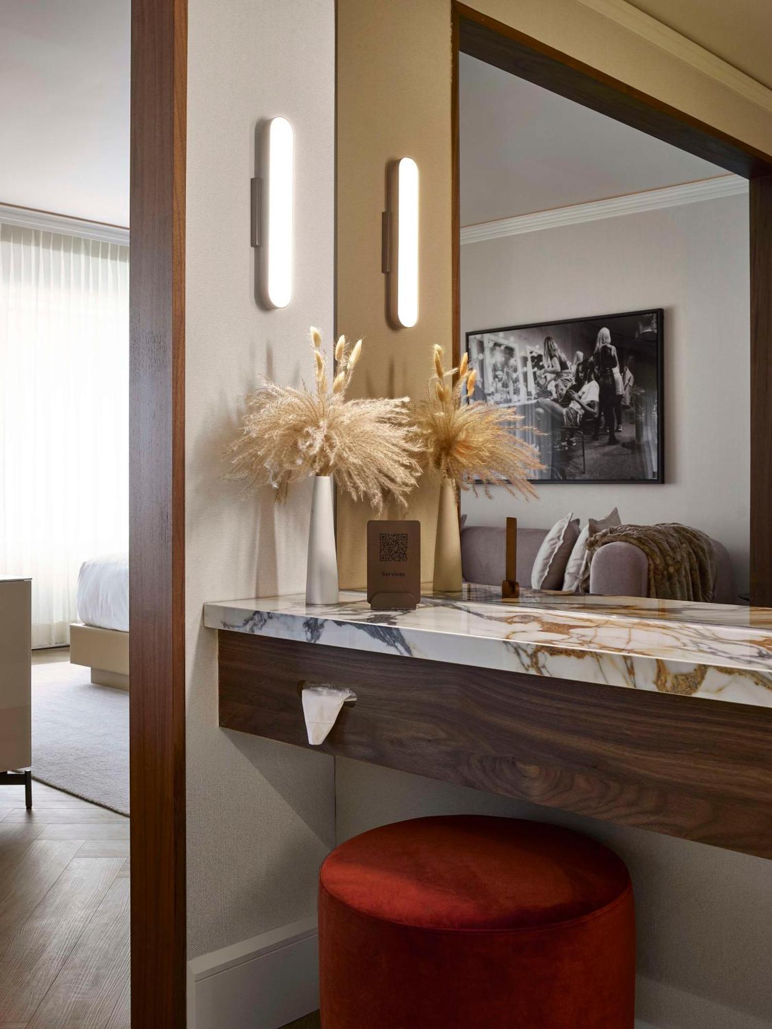 Vogue Downtown, Curio Collection By Hilton 4* Montreal