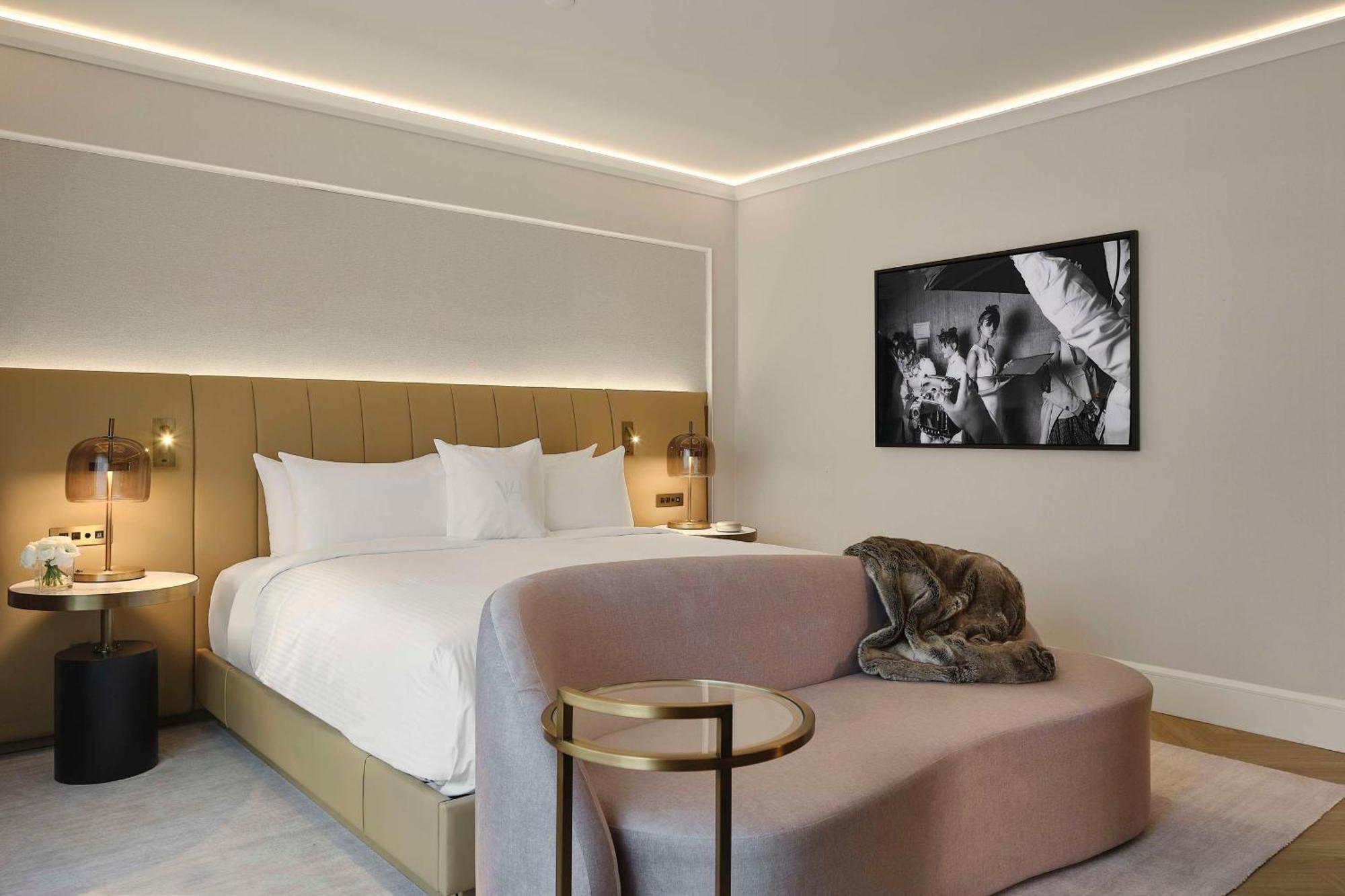 Vogue Downtown, Curio Collection By Hilton Hotel