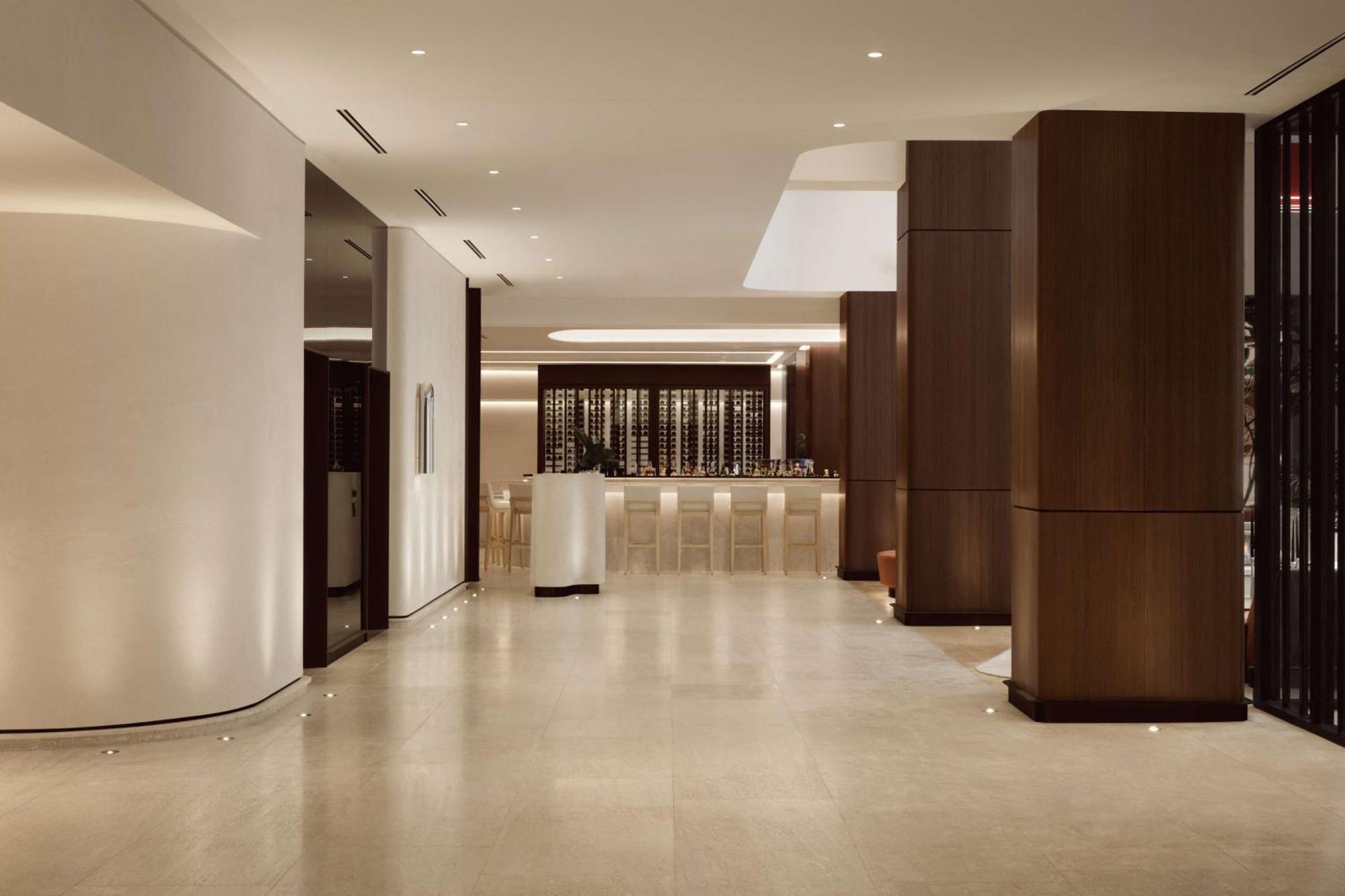 Vogue Downtown, Curio Collection By Hilton Montreal