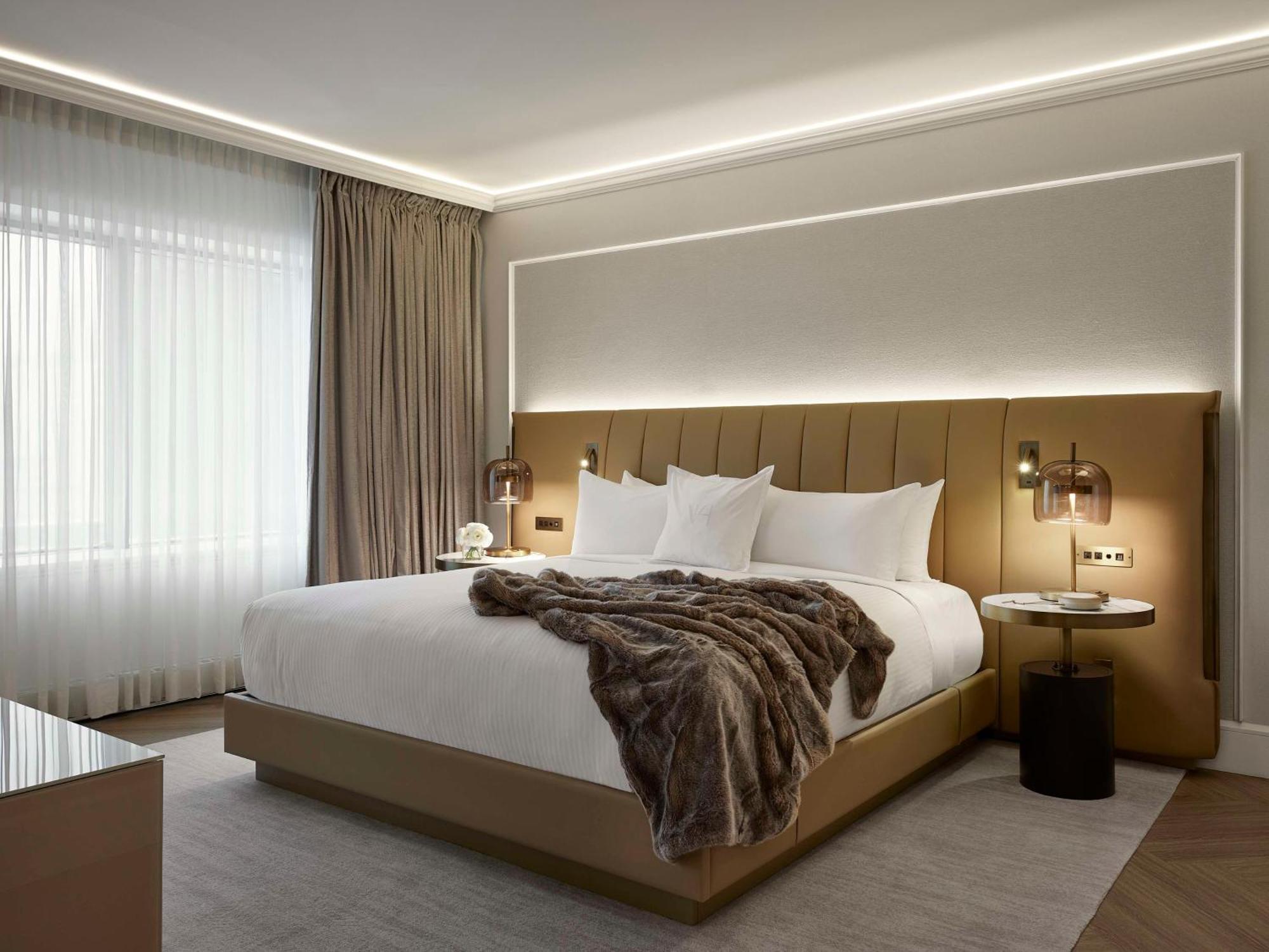 Vogue Downtown, Curio Collection By Hilton Hotel