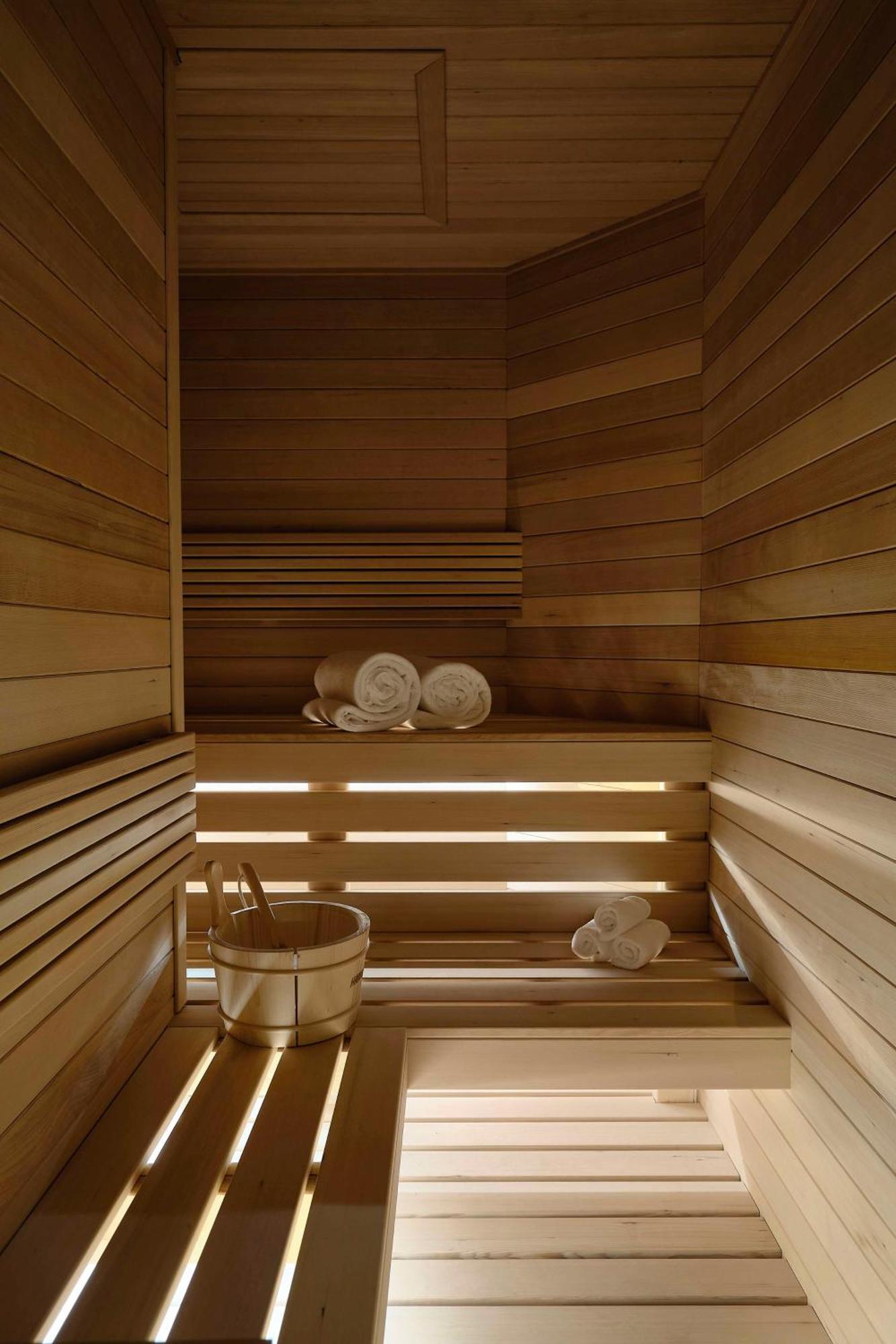 Vogue Downtown, Curio Collection By Hilton Montreal