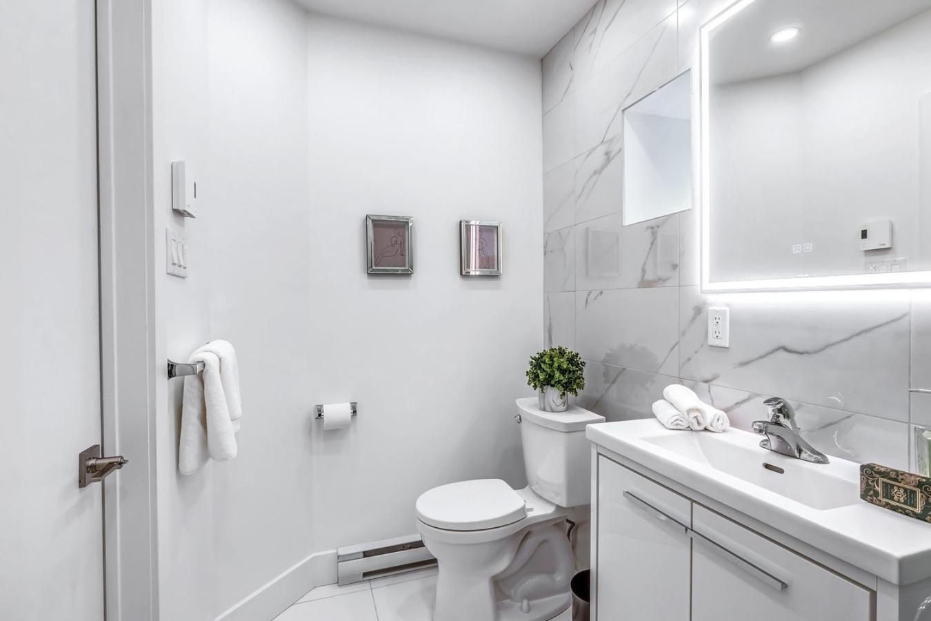 Spacious 5-bed Oasis In The Heart Of Downtown-5 Min To Bell Center, Free Parking Apartment *
