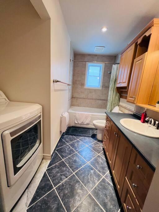 Family-friendly 3br With Backyard * Montreal