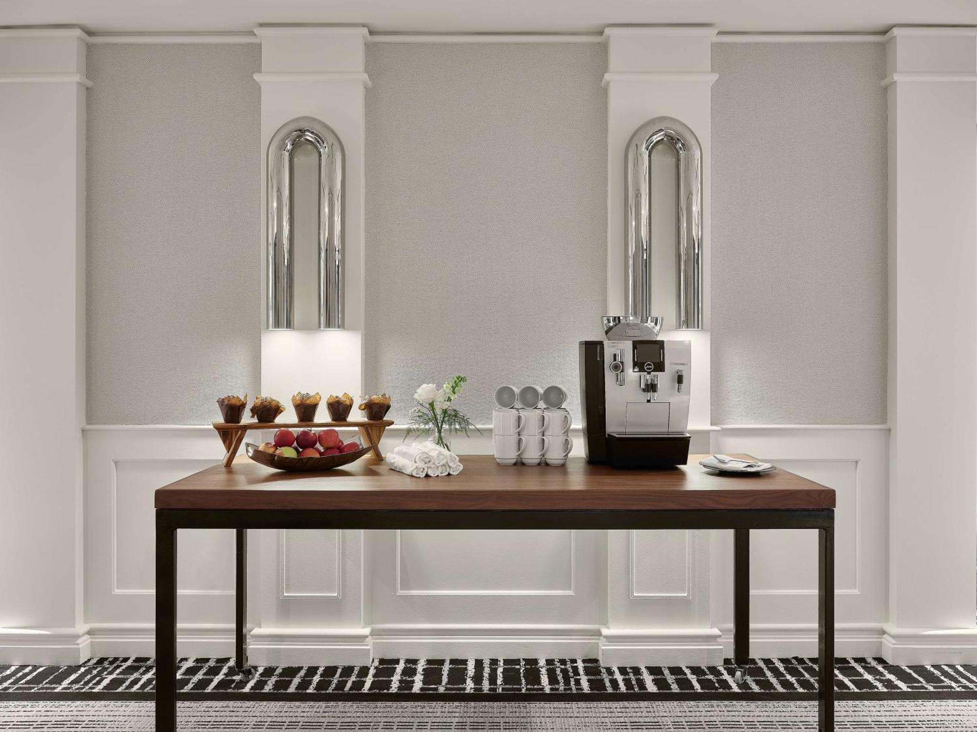 Vogue Downtown, Curio Collection By Hilton 4*
