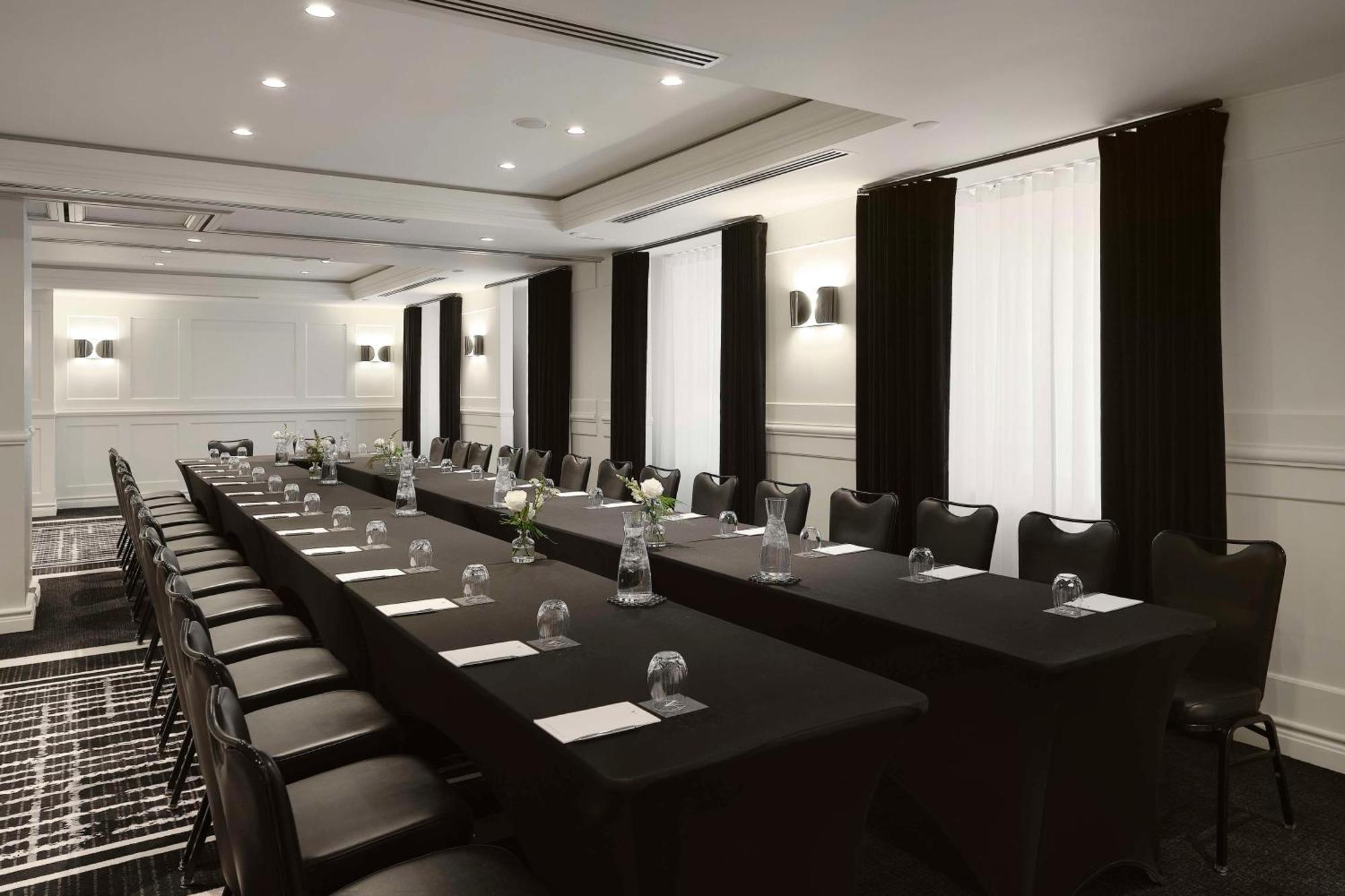 Hotel Vogue Downtown, Curio Collection By Hilton