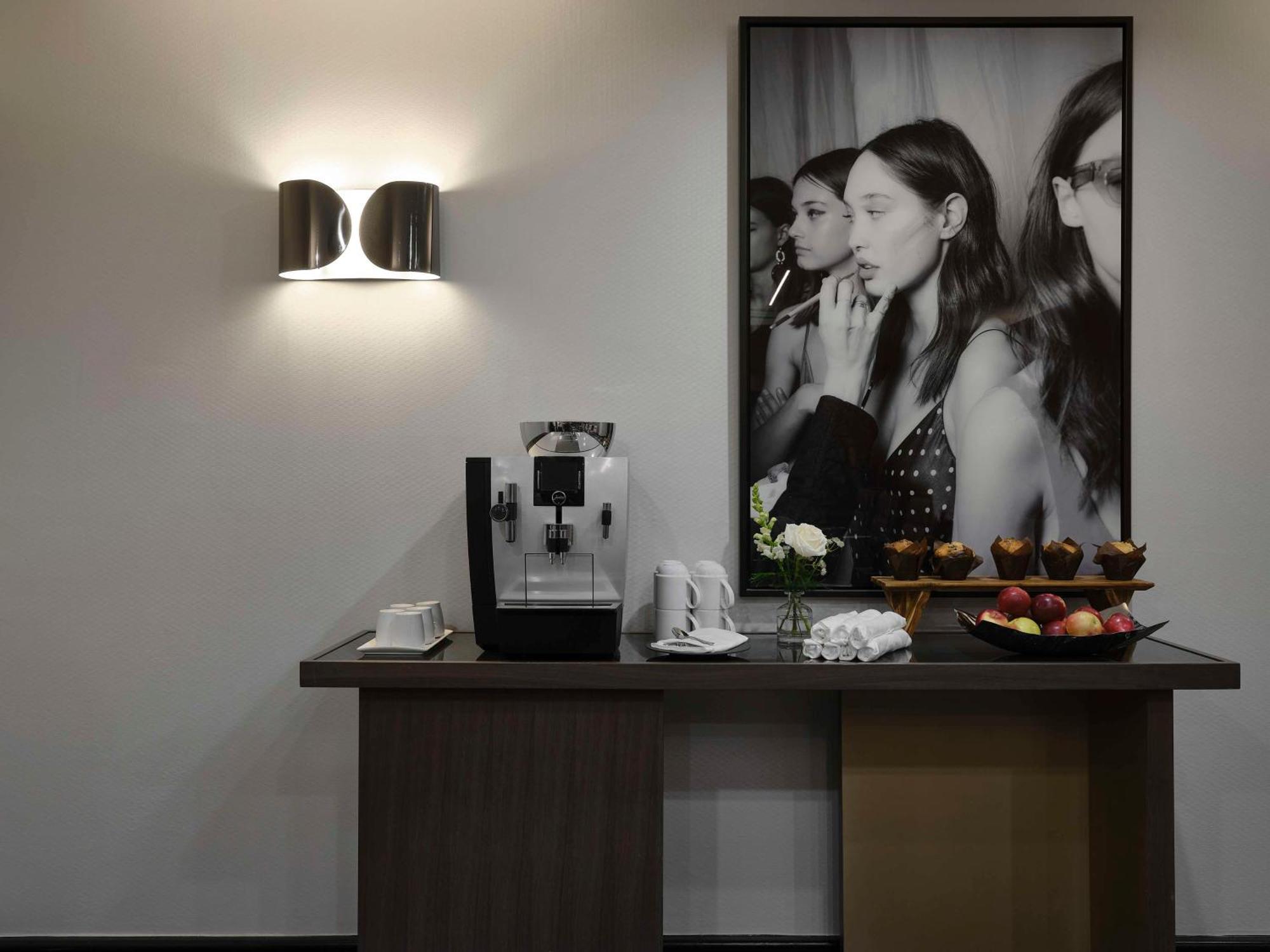 Vogue Downtown, Curio Collection By Hilton Hotel