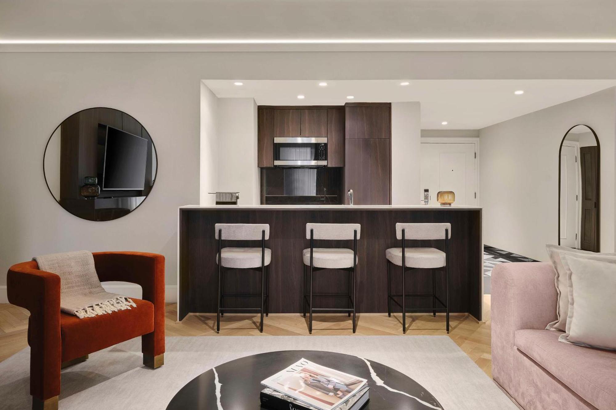 Hotel Vogue Downtown, Curio Collection By Hilton 4*