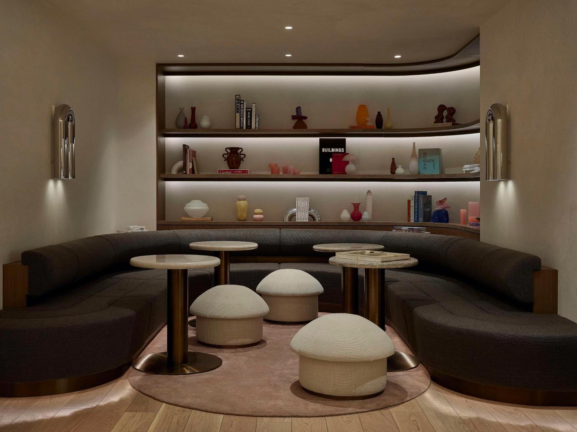 Hotel Vogue Downtown, Curio Collection By Hilton Montreal