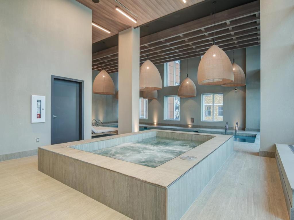 Apartment Panoramic View - 2 Bed 2 Bath 47th Floor Montreal